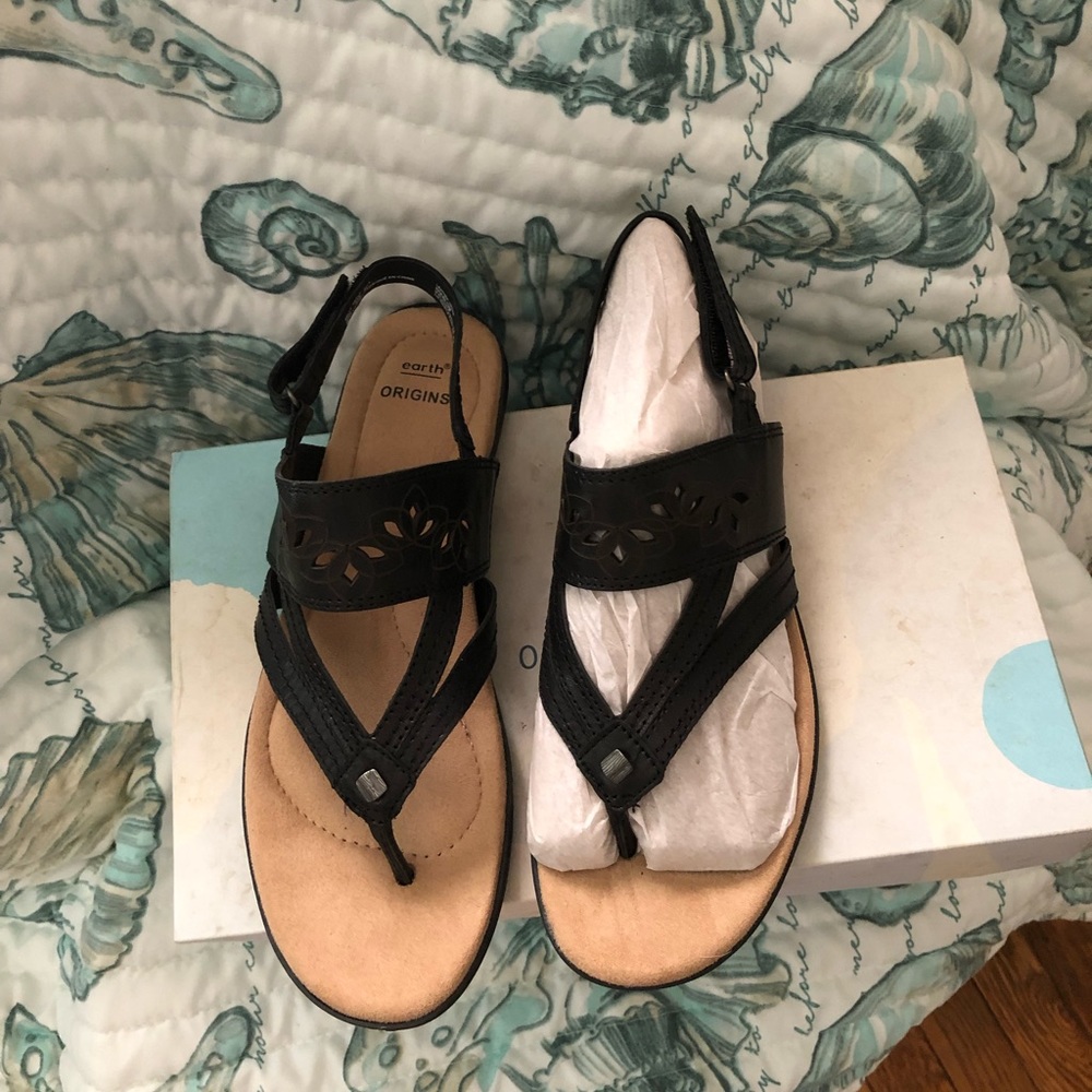 Earth Origins black leather sandals 8.5